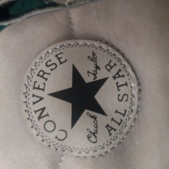 Chuck Taylor Padded Converse All stars 8.5 size shoes - Picture 2 of 15